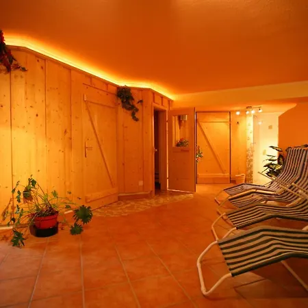 Haus Alpengluehn לינה וארוחת בוקר 3*