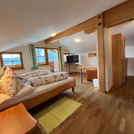 לינה וארוחת בוקר Haus Alpengluehn 3*