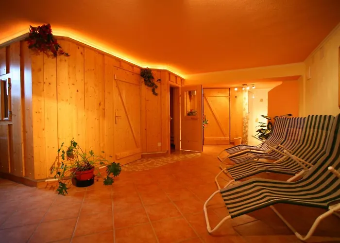 Haus Alpengluehn Bed & Breakfast 3*